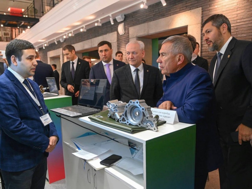 КИП «Мастер» показал Минниханову импортозамещающие товары